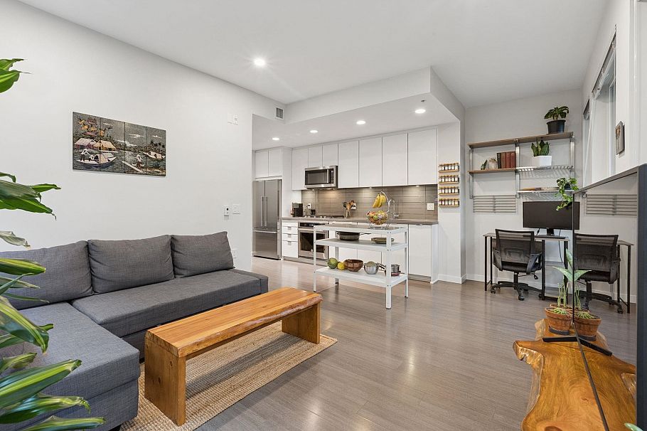 113 277 W 1st Street North Vancouver, BC - 3