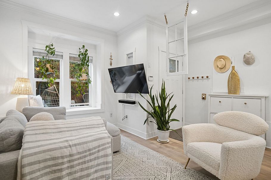 1475 E 20th Avenue Vancouver, BC - 4