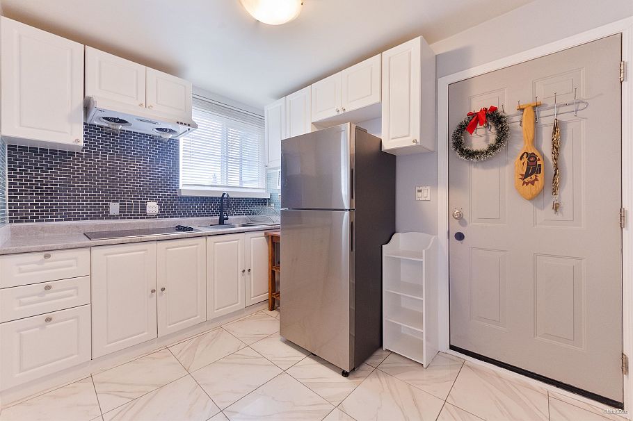 6187 Arlington Street Vancouver, BC - 20