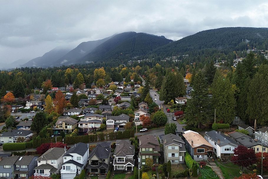 335 W 28th Street North Vancouver, BC - 19