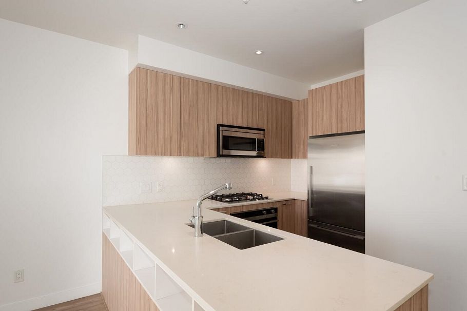 403 1061 Marine Drive North Vancouver, BC - 8