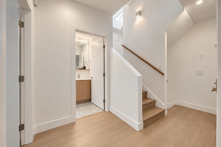 3 3391 Price Street Vancouver, BC - 8