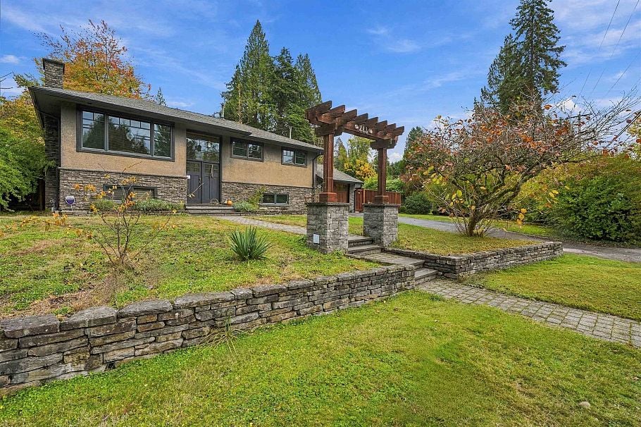 444 Evergreen Place North Vancouver, BC - 1