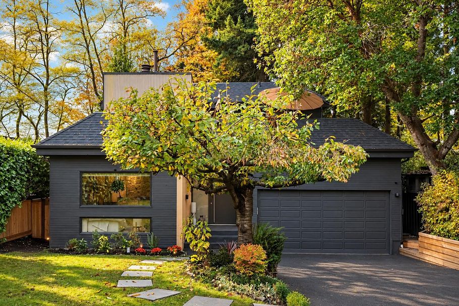 2221 Bowser Avenue North Vancouver, BC - 1