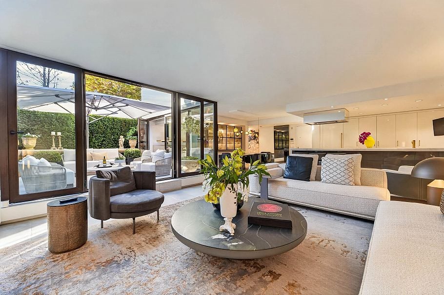 320 4900 Cartier Street Vancouver, BC - 1