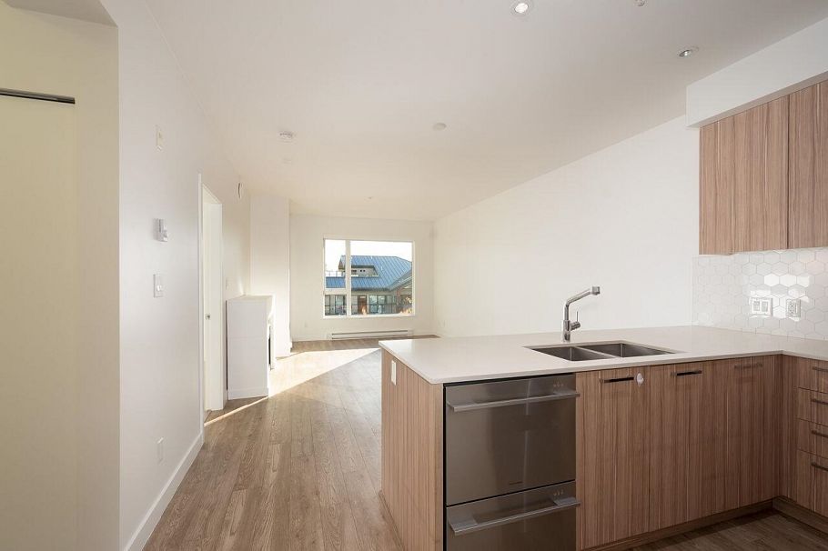 403 1061 Marine Drive North Vancouver, BC - 9