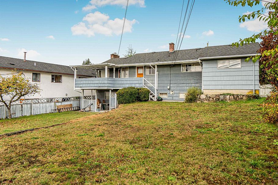 335 W 28th Street North Vancouver, BC - 30