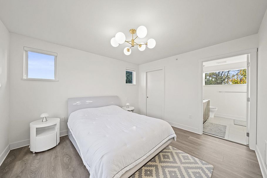 5552 Oak Street Vancouver, BC - 24