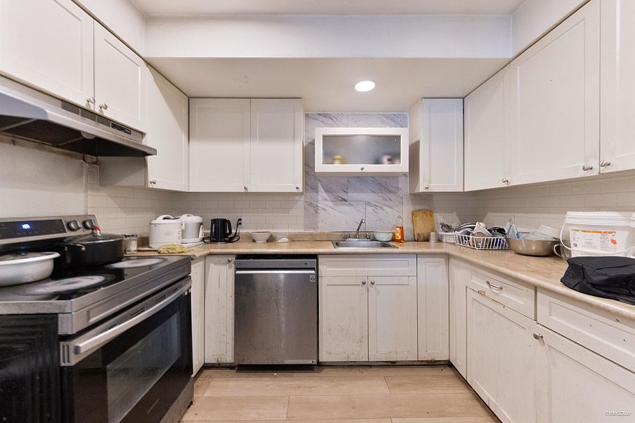 6187 Arlington Street Vancouver, BC - 8