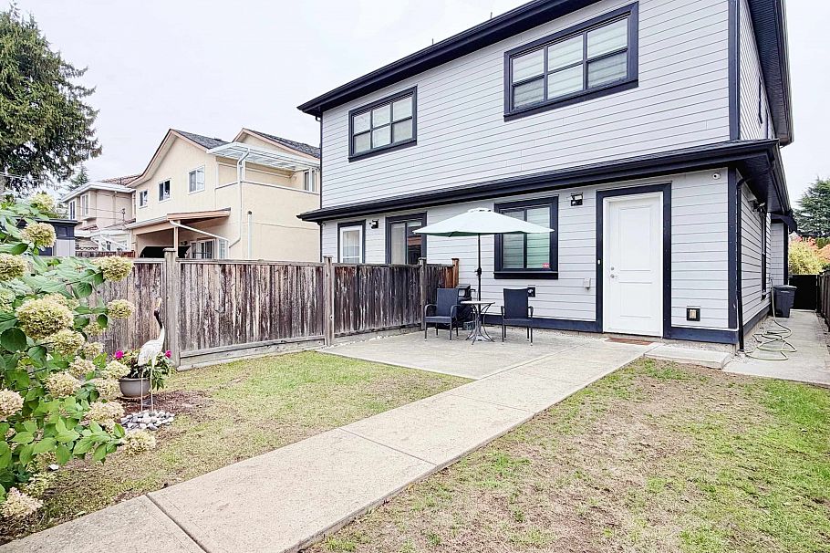 8559 Montcalm Street Vancouver, BC - 27