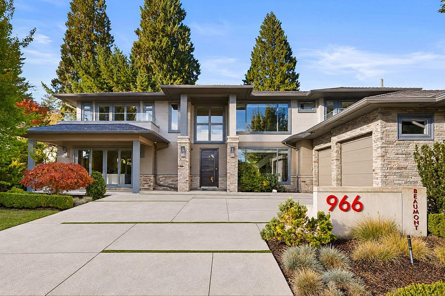 966 Beaumont Drive North Vancouver, BC - 1
