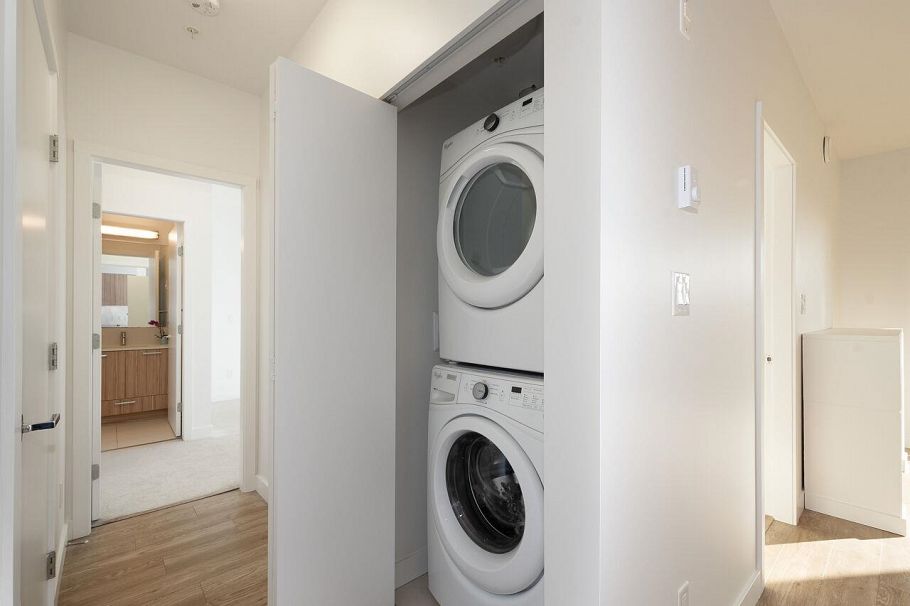 403 1061 Marine Drive North Vancouver, BC - 15