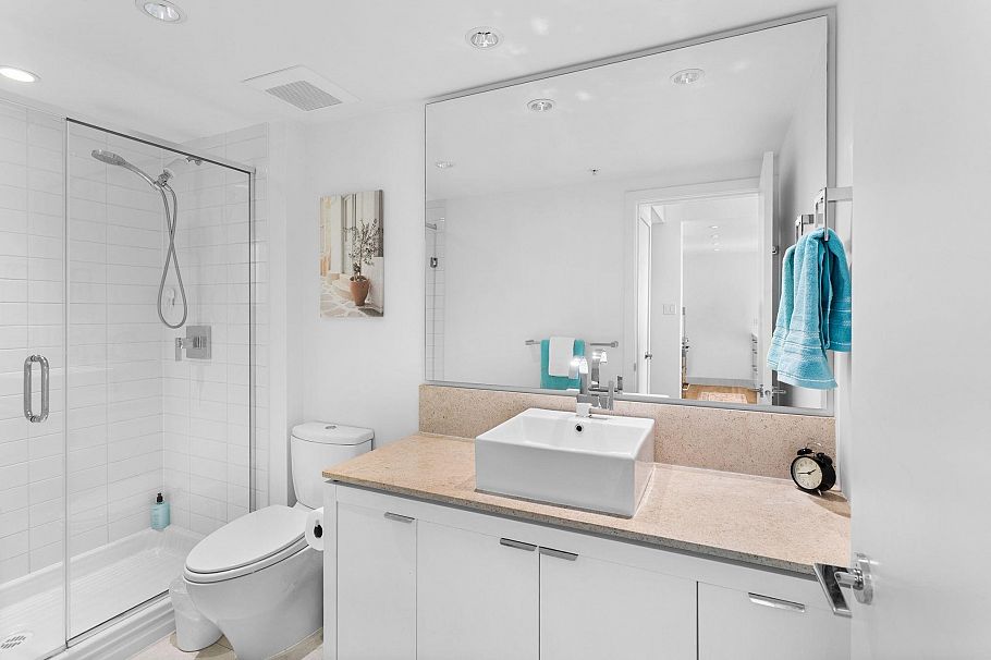 306 158 W 13th Street North Vancouver, BC - 23
