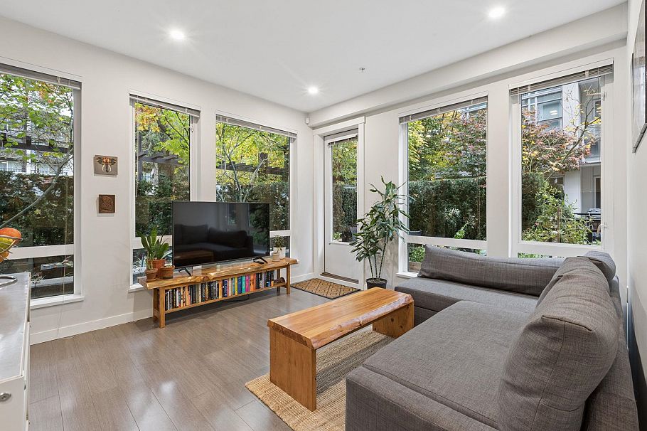113 277 W 1st Street North Vancouver, BC - 1