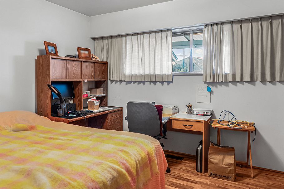 335 W 28th Street North Vancouver, BC - 28