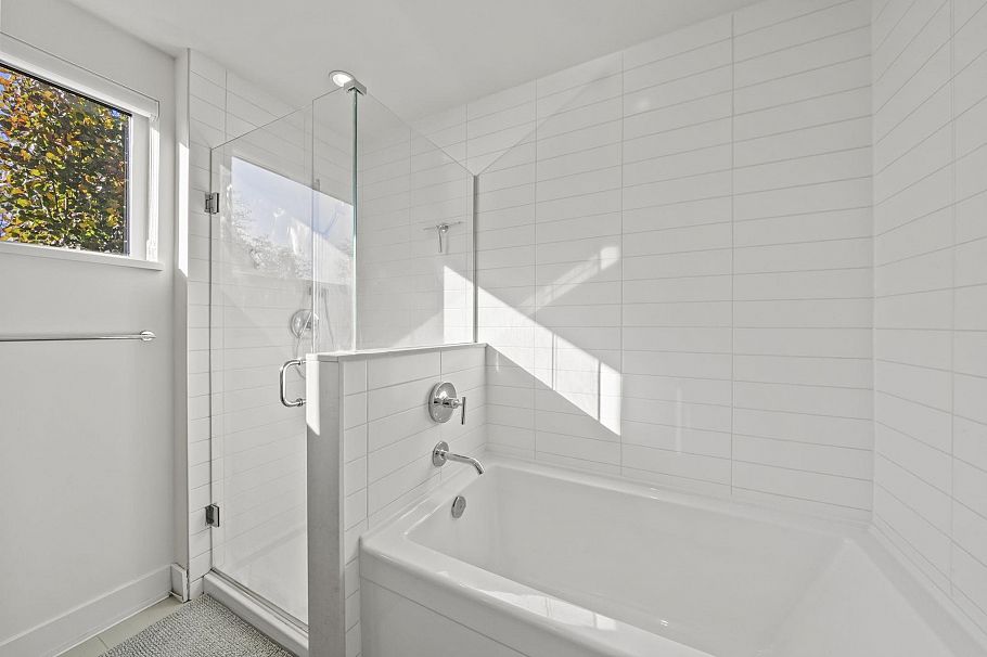 5552 Oak Street Vancouver, BC - 26
