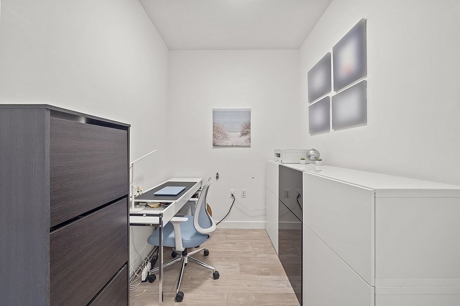 214 1621 Hamilton Avenue North Vancouver, BC - 4