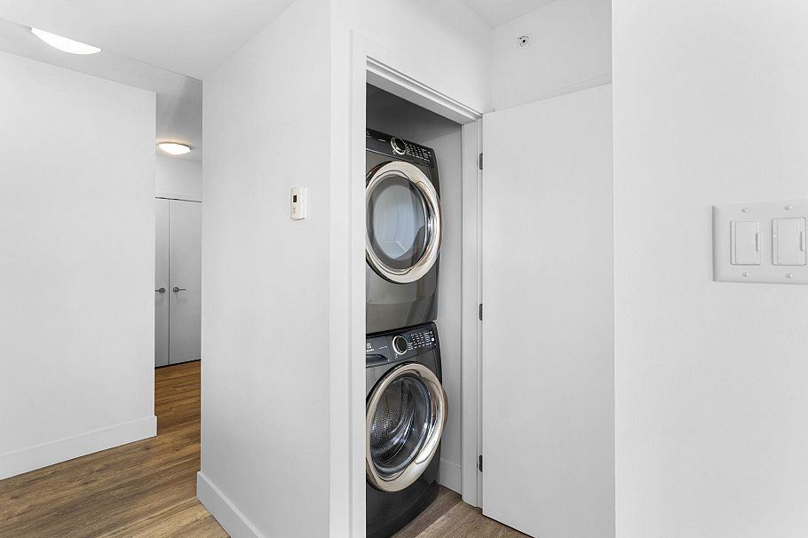 306 158 W 13th Street North Vancouver, BC - 25