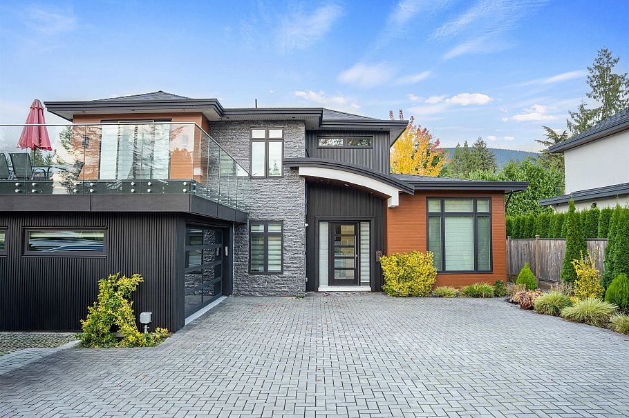 3560 Highland Boulevard North Vancouver, BC - 2
