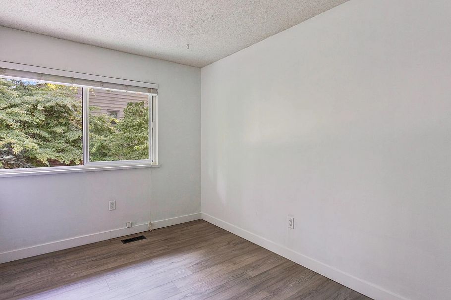 65 1930 Cedar Village Crescent North Vancouver, BC - 19