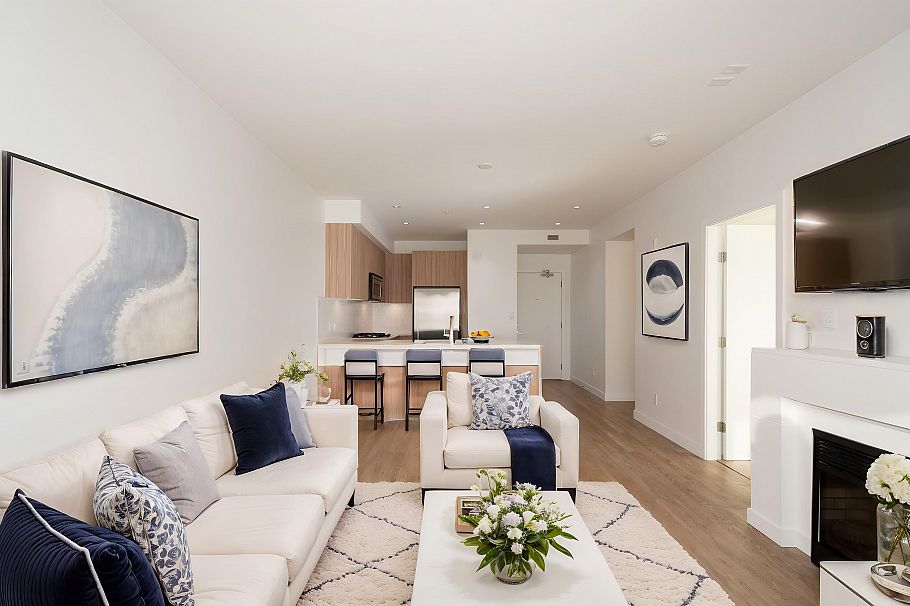 403 1061 Marine Drive North Vancouver, BC - 3
