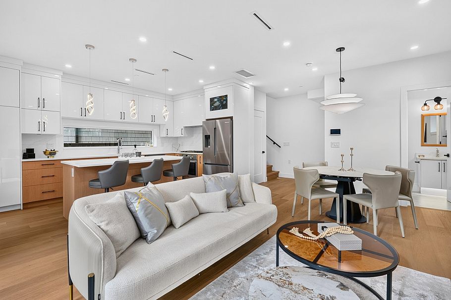 2 950 W 17th Avenue Vancouver, BC - 3