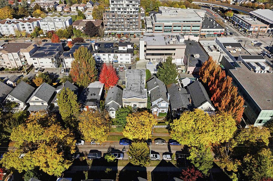 1629 E 10 Avenue Vancouver, BC - 5