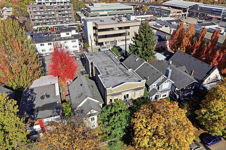 1629 E 10 Avenue Vancouver, BC - 2