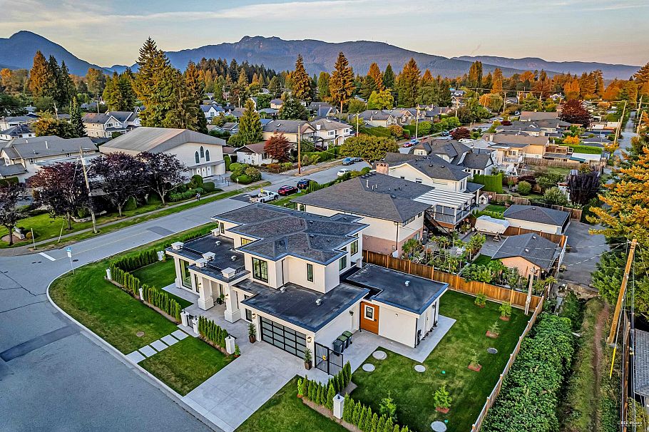 1390 Sutherland Avenue North Vancouver, BC - 32