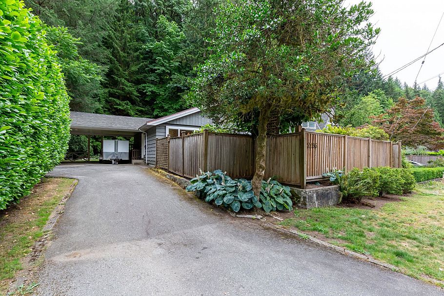 2256 Chapman Way North Vancouver, BC - 1