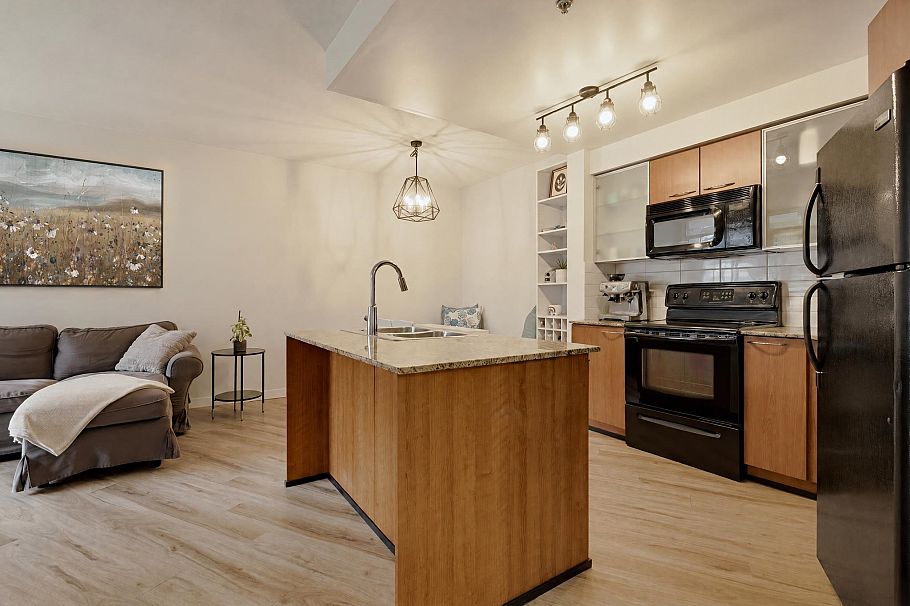 321 4028 Knight Street Vancouver, BC - 9