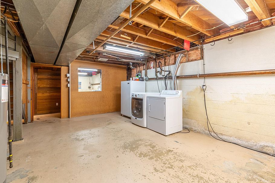 2256 Chapman Way North Vancouver, BC - 28