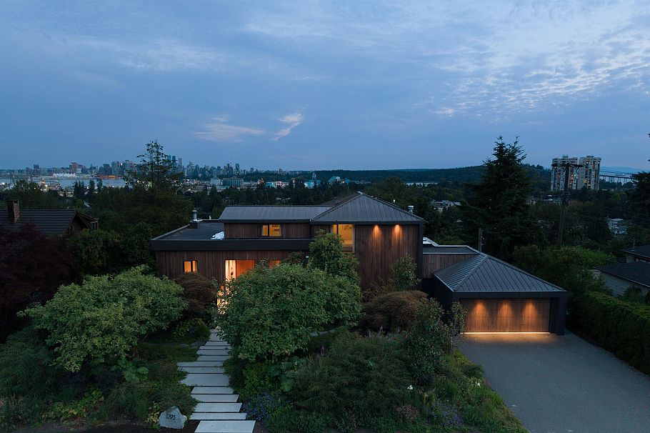 1295 W Keith Road North Vancouver, BC - 1