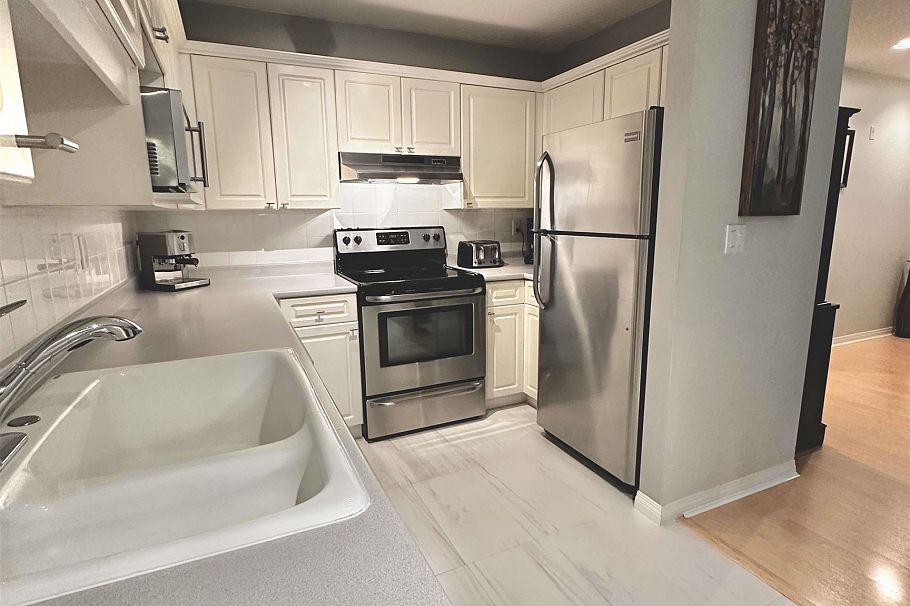107 1523 Bowser Avenue North Vancouver, BC - 24