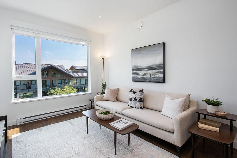 402 1061 Marine Drive North Vancouver, BC - 2