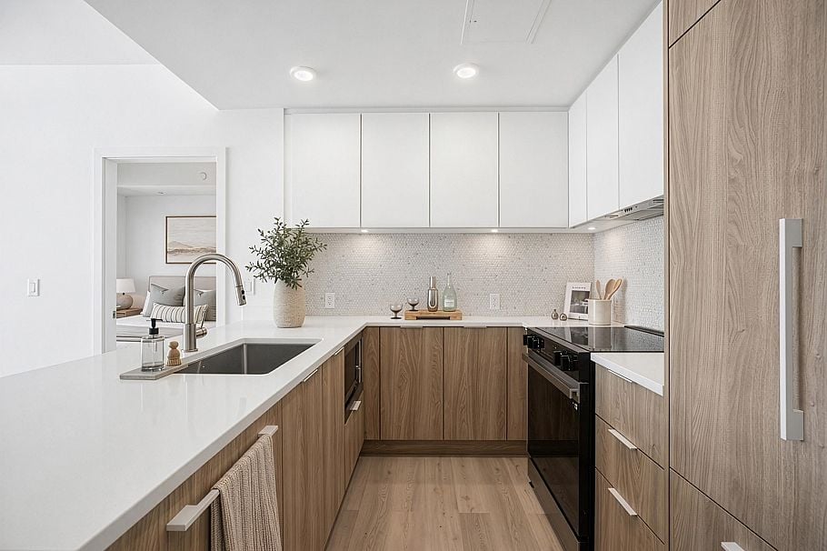202 1616 Lloyd Avenue North Vancouver, BC - 2