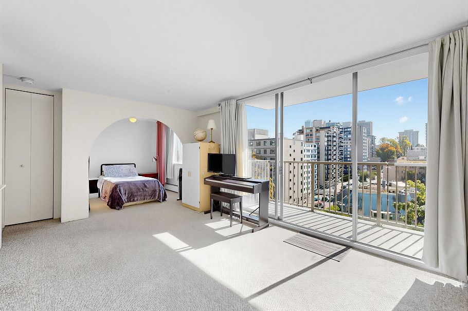 906 1251 Cardero Street Vancouver, BC - 2