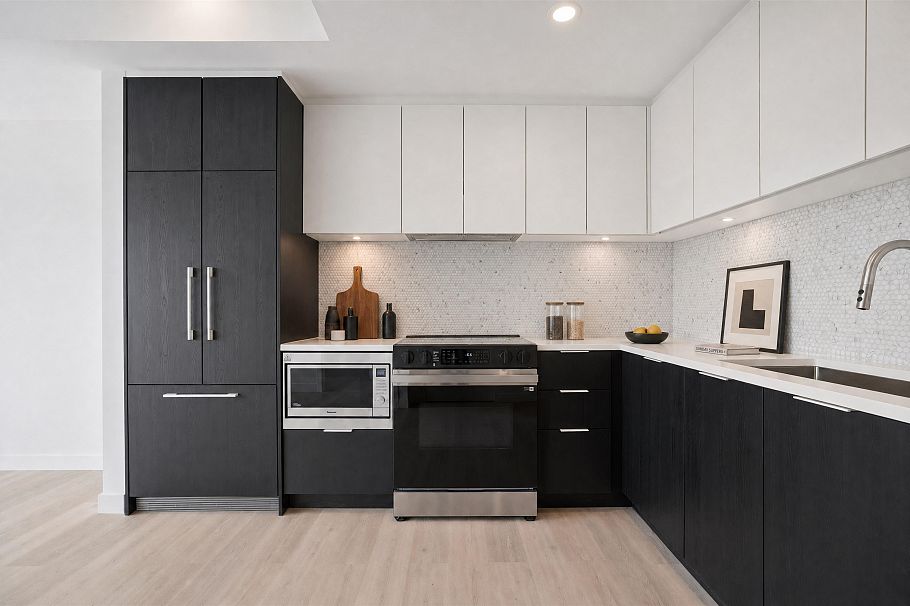 304 1616 Lloyd Avenue North Vancouver, BC - 2