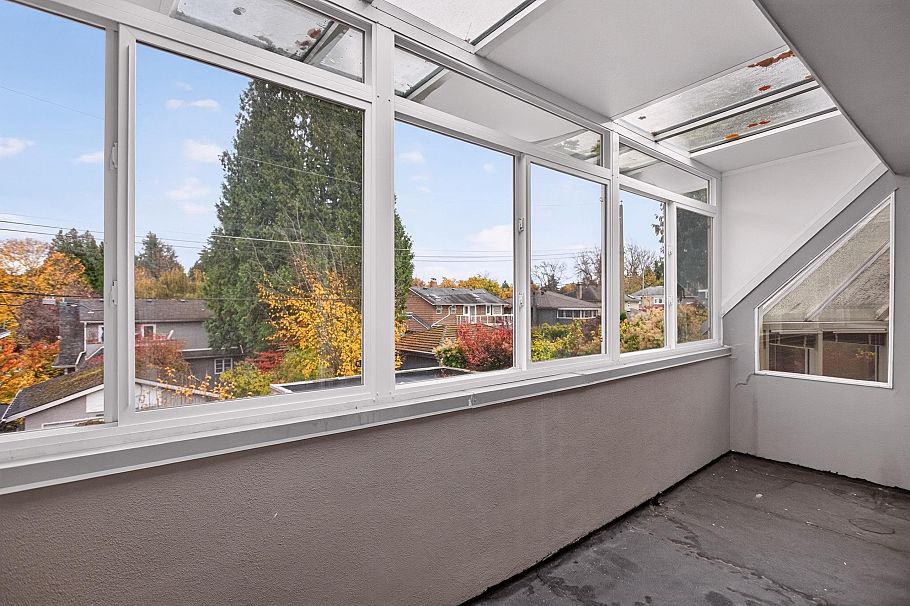 4452 Crown Street Vancouver, BC - 23