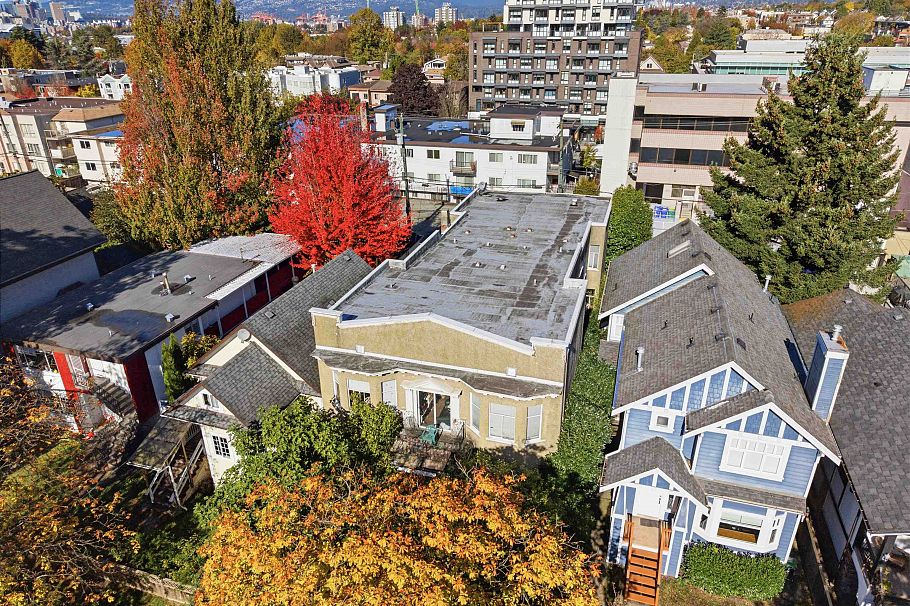 1629 E 10 Avenue Vancouver, BC - 1