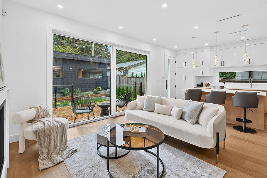 2 950 W 17th Avenue Vancouver, BC - 9