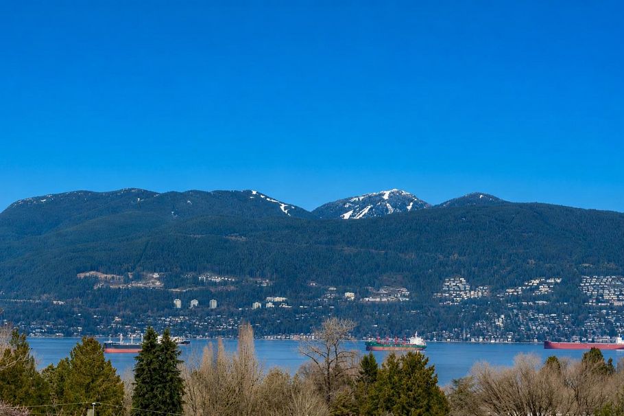 3955 W Broadway Vancouver, BC - 1