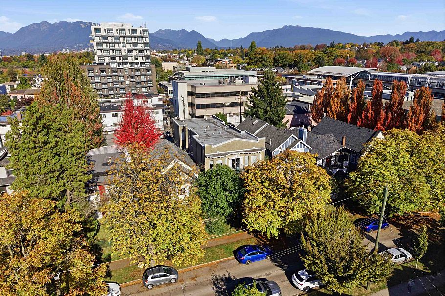 1629 E 10 Avenue Vancouver, BC - 4