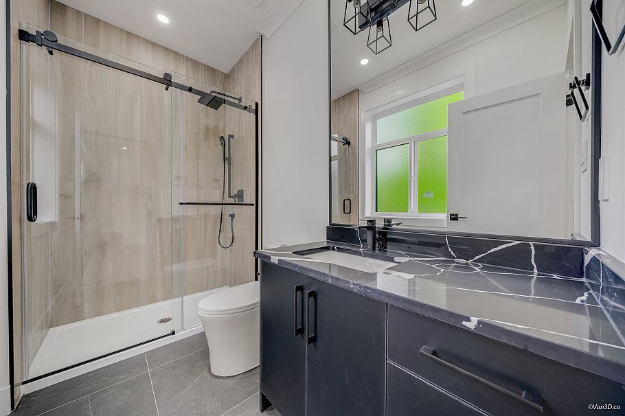 2995 E 17th Avenue Vancouver, BC - 13