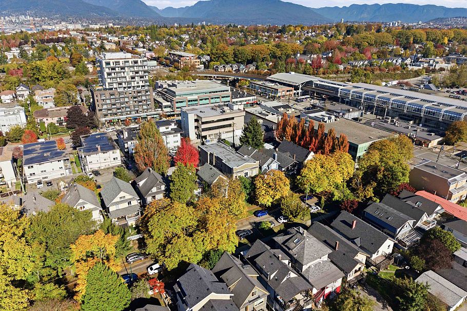 1629 E 10 Avenue Vancouver, BC - 13