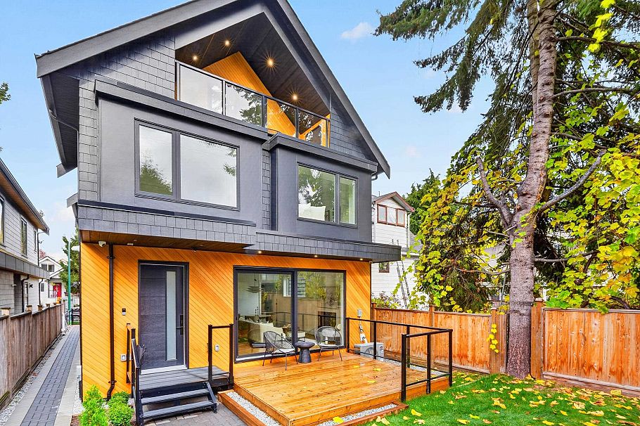 2 950 W 17th Avenue Vancouver, BC - 2
