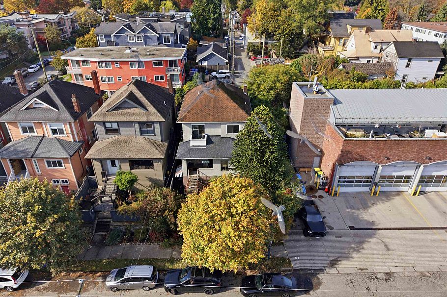 2833 Quebec Street Vancouver, BC - 2