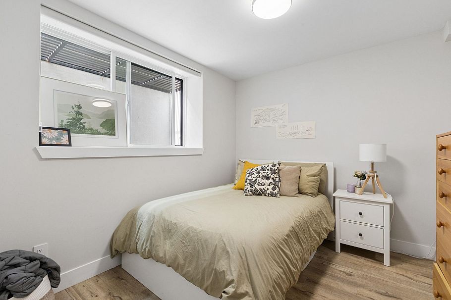 351 W 21st Street North Vancouver, BC - 33