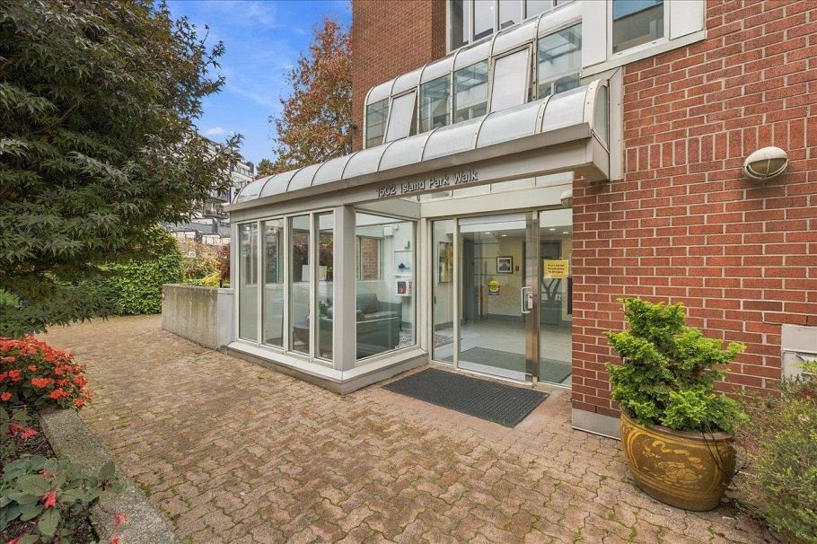 405 1502 Island Park Walk Vancouver, BC - 28
