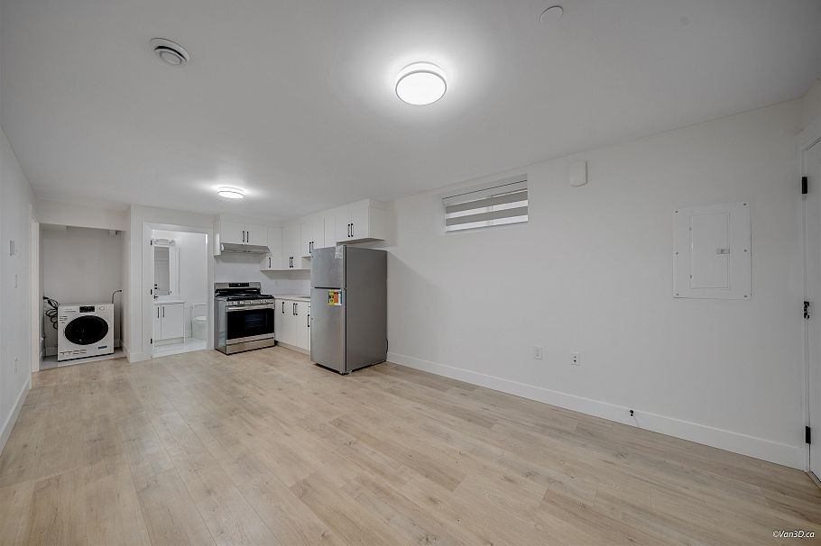2995 E 17th Avenue Vancouver, BC - 15